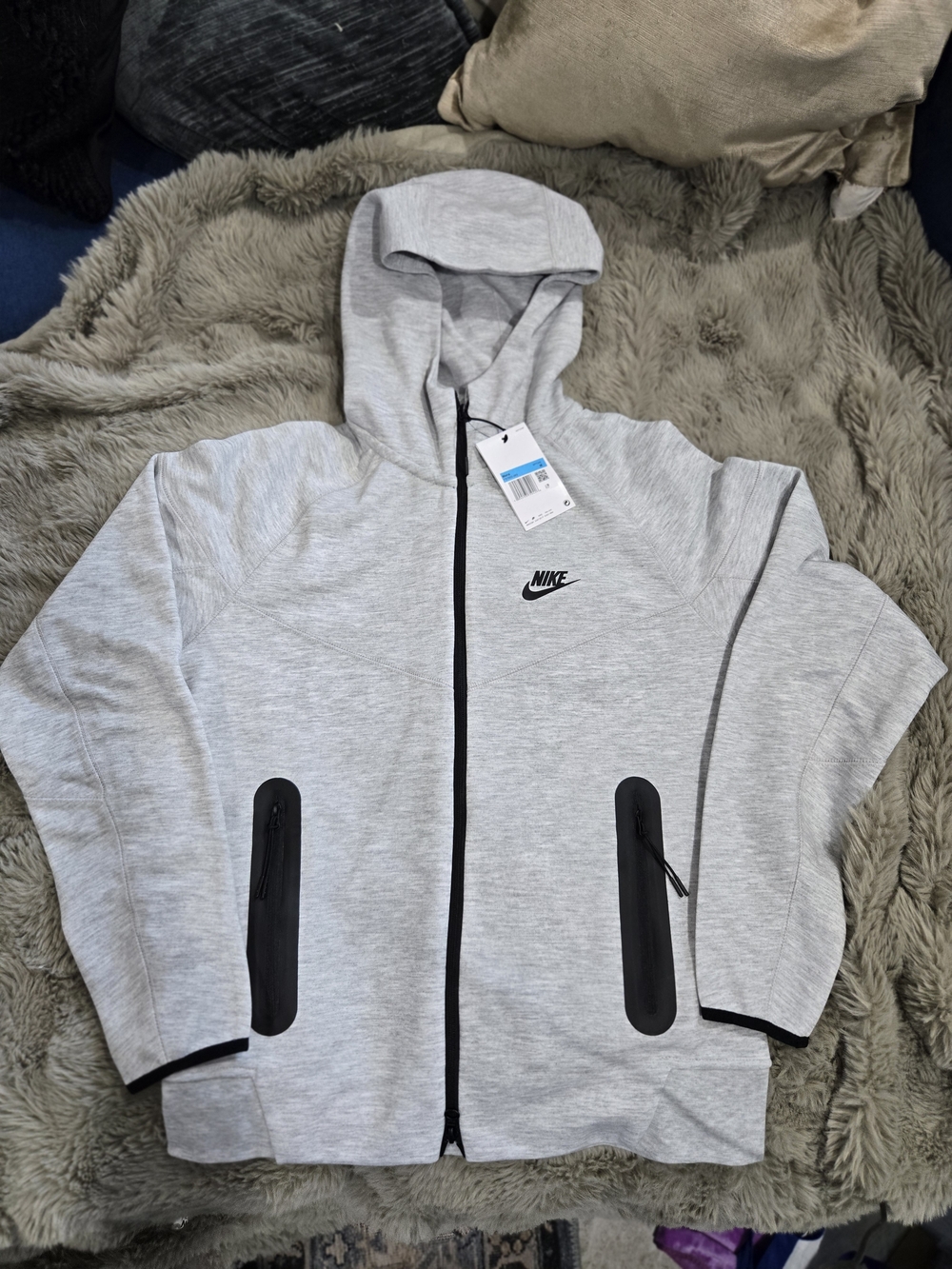 Modern Slim-Fit Activewear Gray Hoodie | Premium Tech Fleece | Grey SZ Medium
